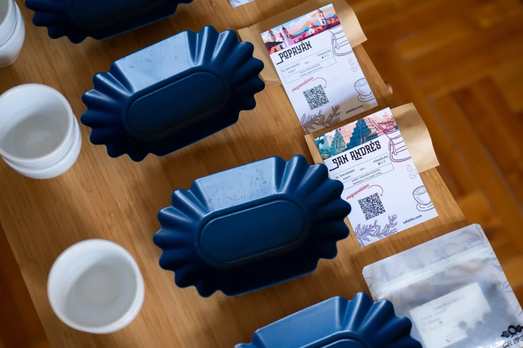 Blue tasting trays and Café Tiko sample cards: Popayán and San Andrés
